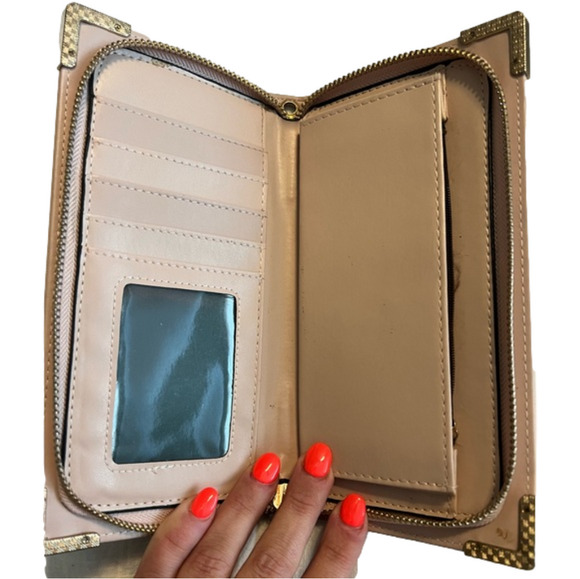 🧡 5 for $25 sale 🧡 Light pink wallet - Picture 3 of 6